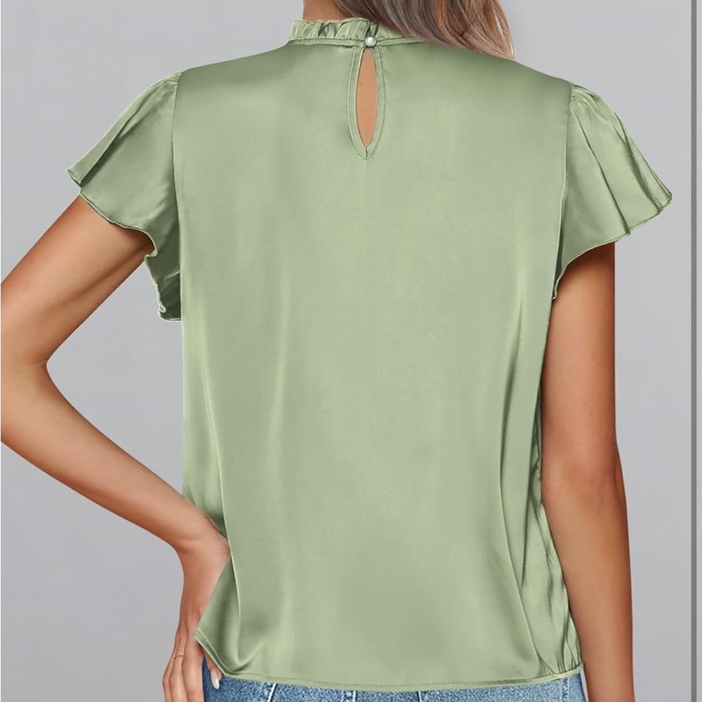 ⭐️3 for $12⭐️  Green Satin Blouse - Picture 2 of 5